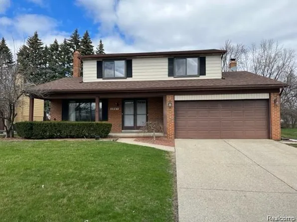 2927 Lotus Ct, Sterling Heights, MI 48310