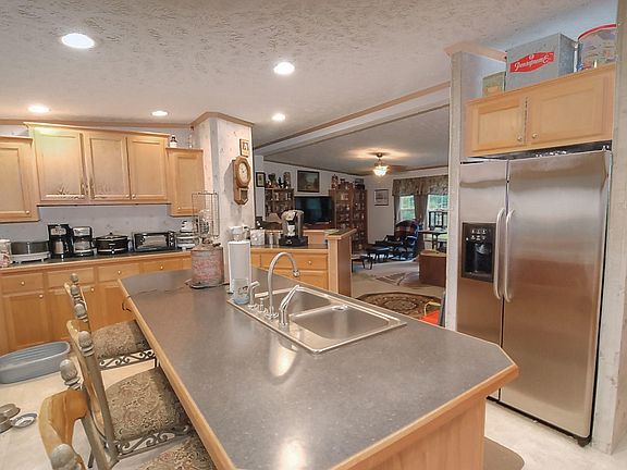 4th image of 2150 S 15th St