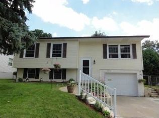 3486 Meggan St, Dubuque, IA 52002