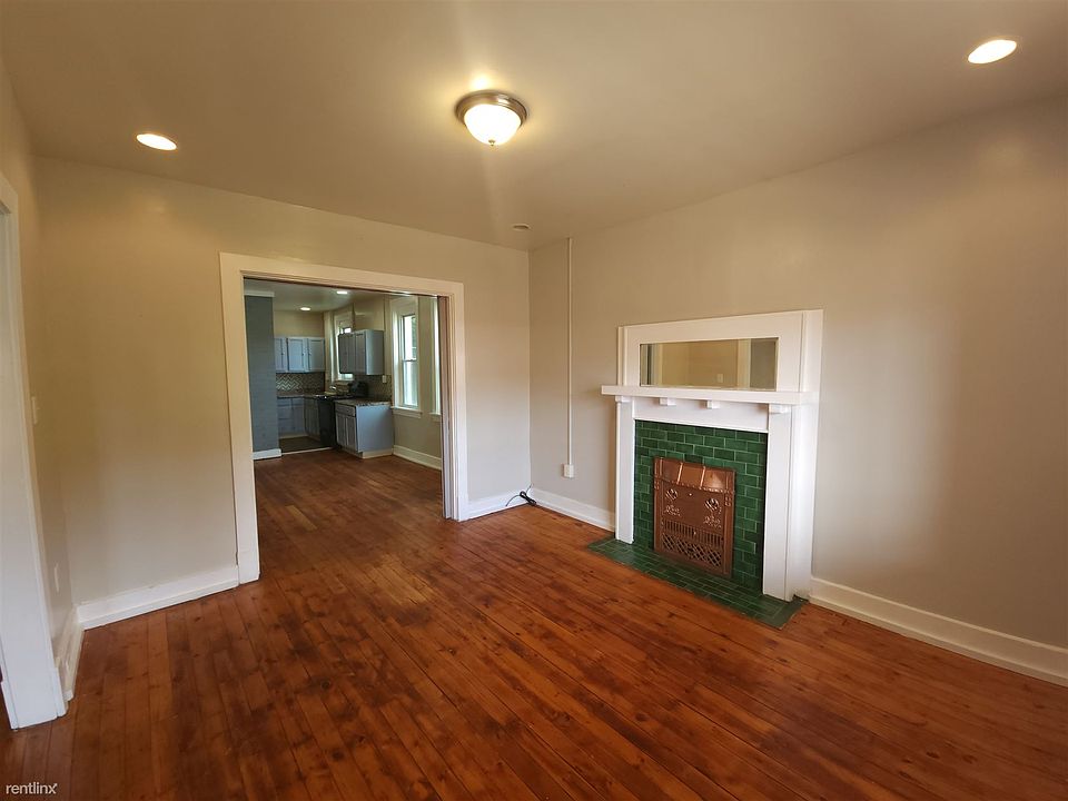 528 Wall Apt 2 Living Room