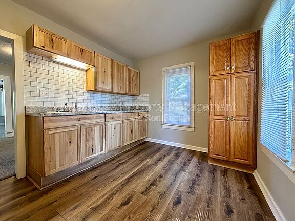2nd image of 1011 Quarry Ave NW