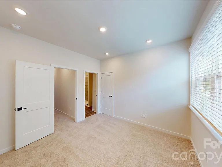3640 Spencer St — Photo 17