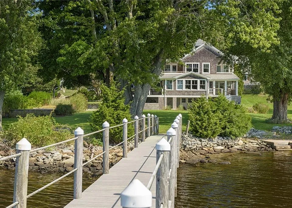 39 Shore Dr