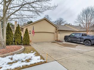43173 W Kirkwood Dr, Clinton Township, MI 48038