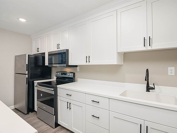 4th image of 9635 Salem St APT 2