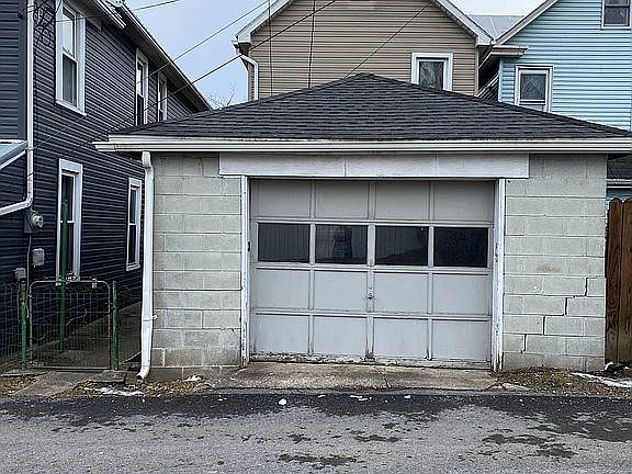 Garage.