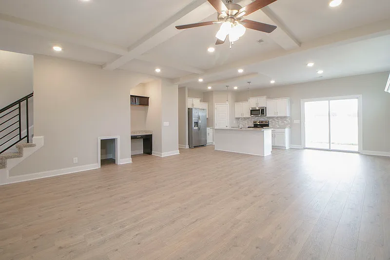 4 bed, 2.5 bath, 2076 sqft, $1,990 — Photo 3