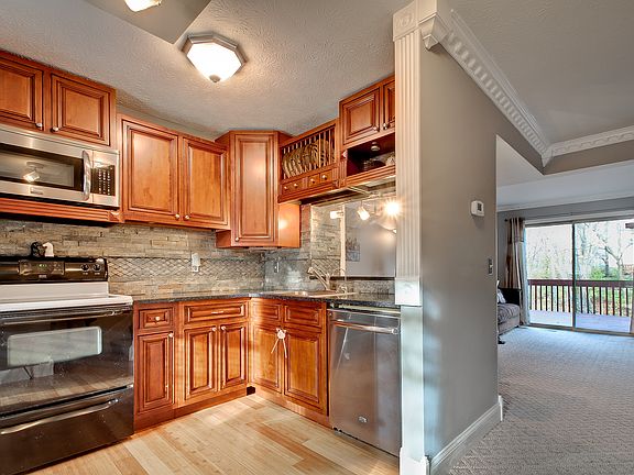5th image of 483 Foxtrail Cir. W