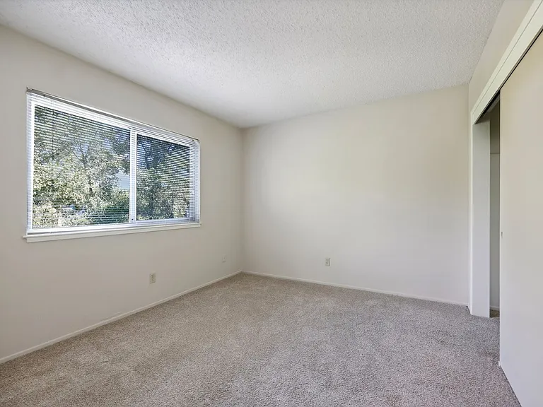 B Street Apartments — Photo 21