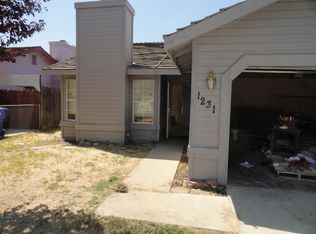 1231 N Steven Ave, Farmersville, CA 93223