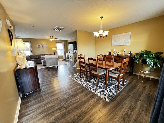 5th image of 3272 Woodpoint Dr
