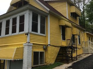 393 Wellington Ave APT 3, Elgin, IL 60120