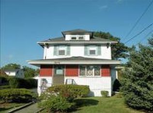 90 Forest Pl, Rochelle Park, NJ 07662