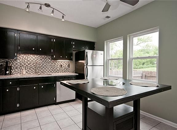 2nd image of 515A Chesterfield Ave