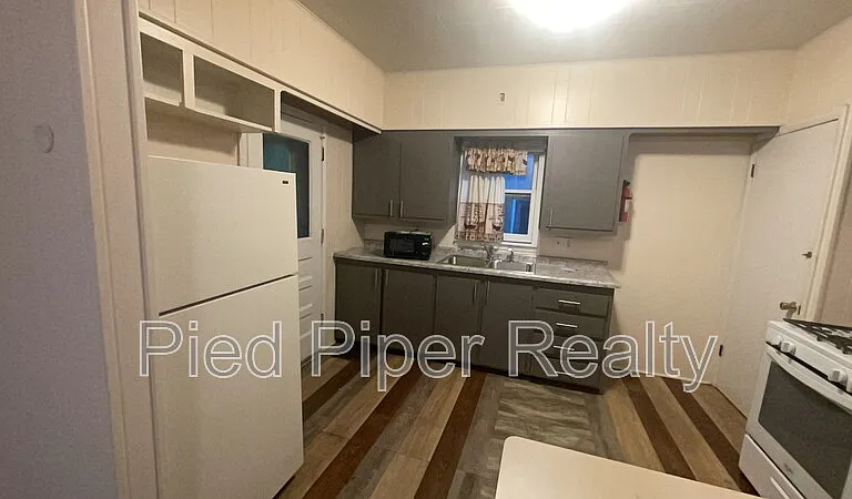 1015 S Columbia Ave — Photo 6