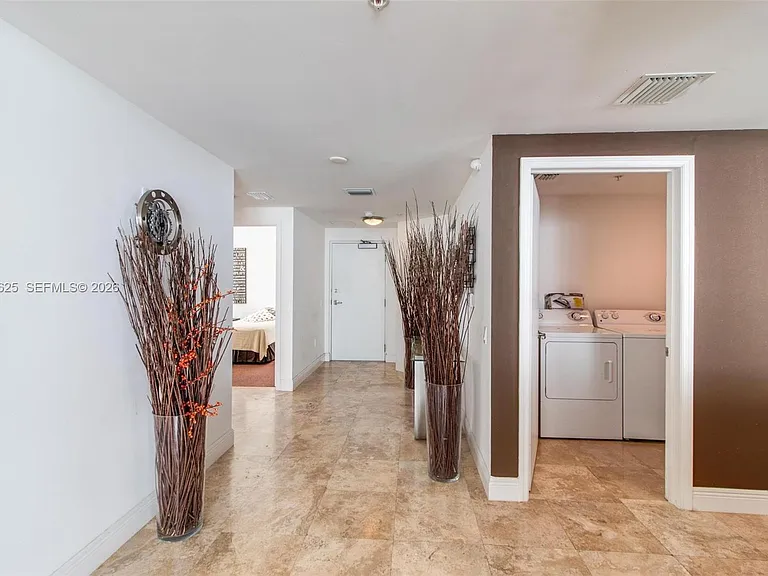 6305 Indian Creek Dr #5A — Photo 4