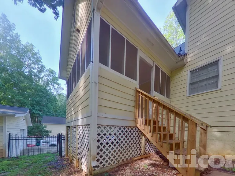 321 Stratford Dr — Photo 15