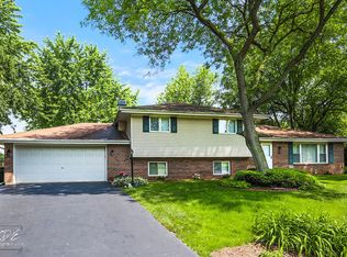 11S707 Schillinger Dr, Naperville, IL 60564