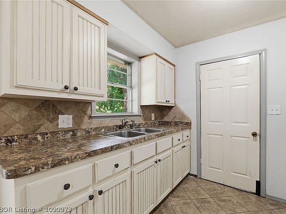 4th image of 3635 Willow St