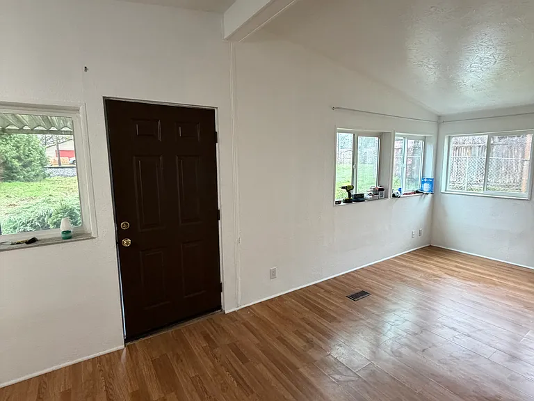 2215 Water Ave NE — Photo 9