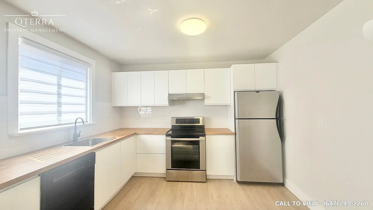 5124 Dundas St W — Photo 2