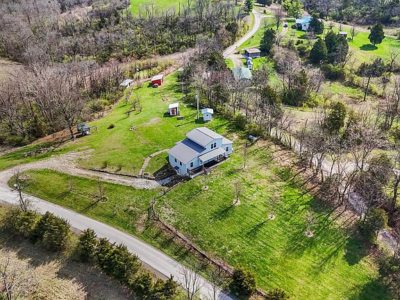 3rd image of 698 Mudlick Rd