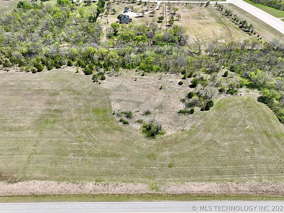 3rd image of 7 S 4200th Rd