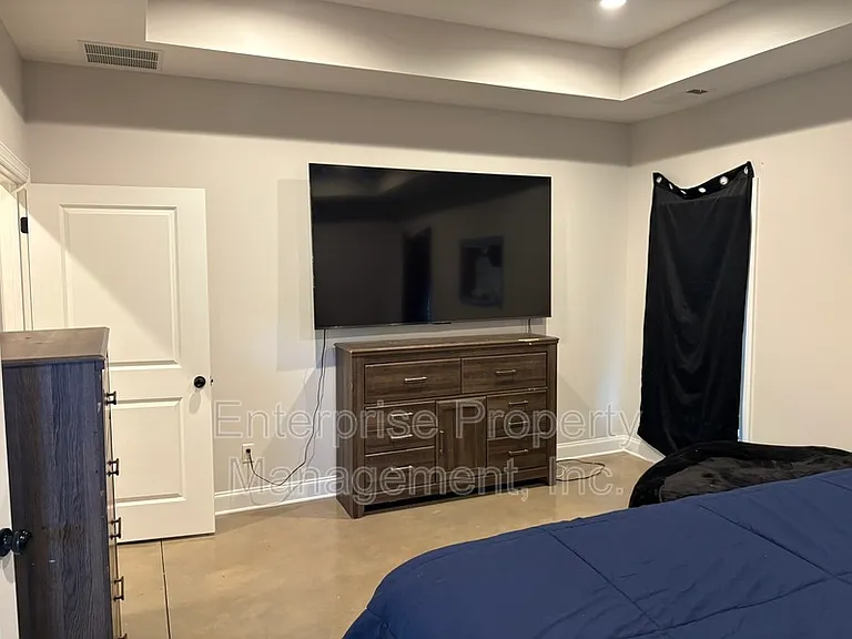 239 McLaughlin Dr — Photo 29