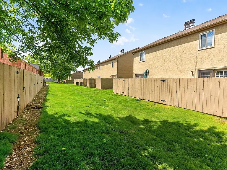 6477 Brookedge Ct — Photo 39