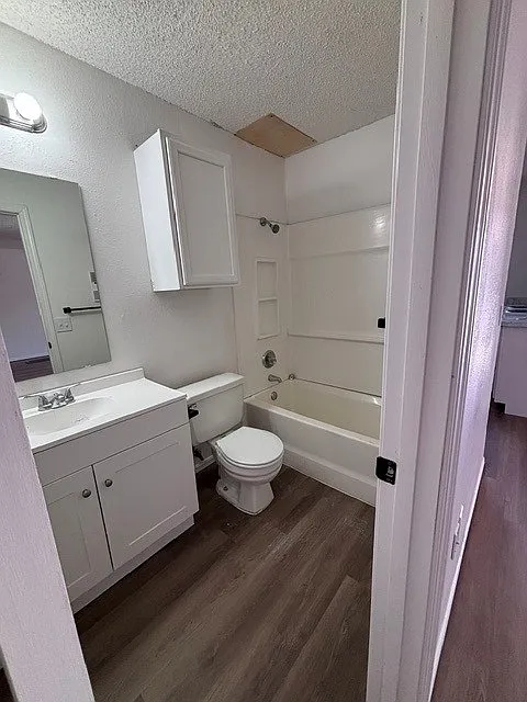 2 bed, 800 sqft, $995 — Photo 3