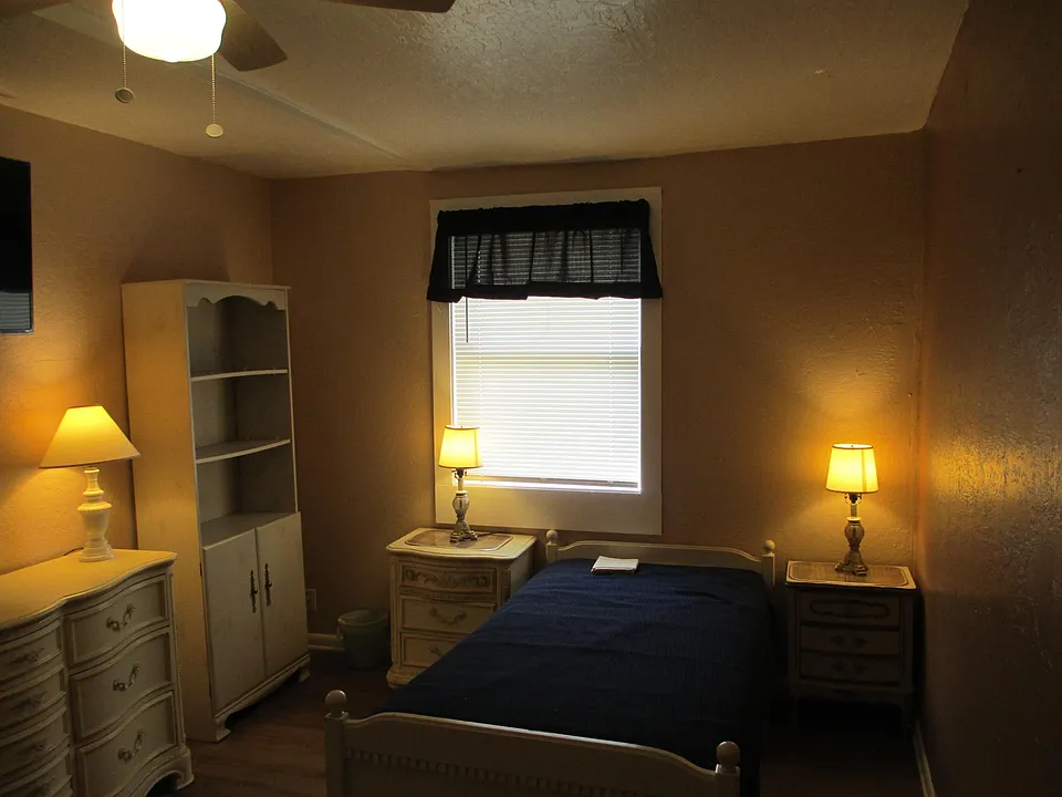 702 Hughlett Ave #2