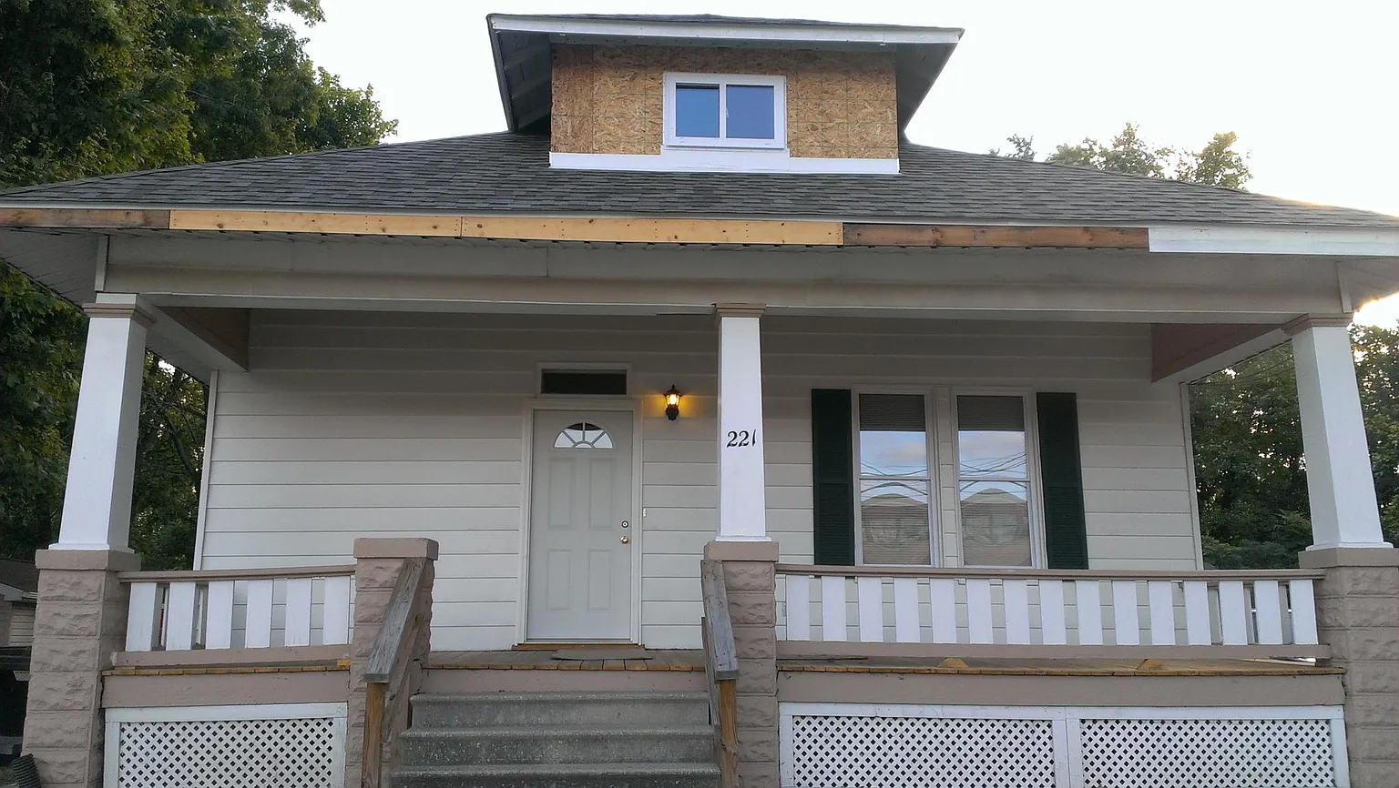 221 N Clinton St photo 1