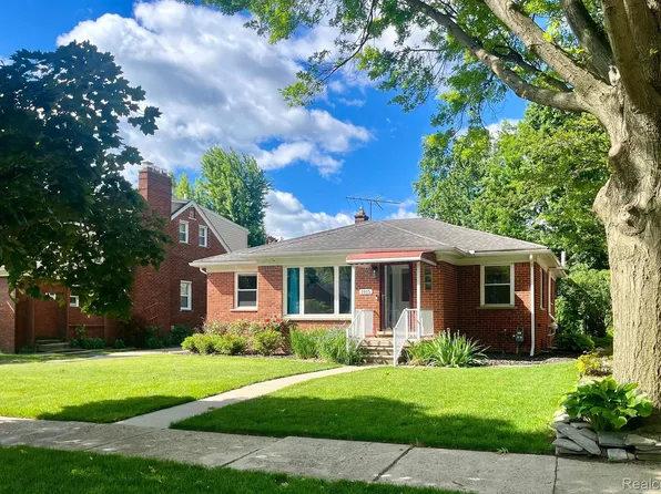 1915 Manchester Blvd, Grosse Pointe Woods, MI 48236