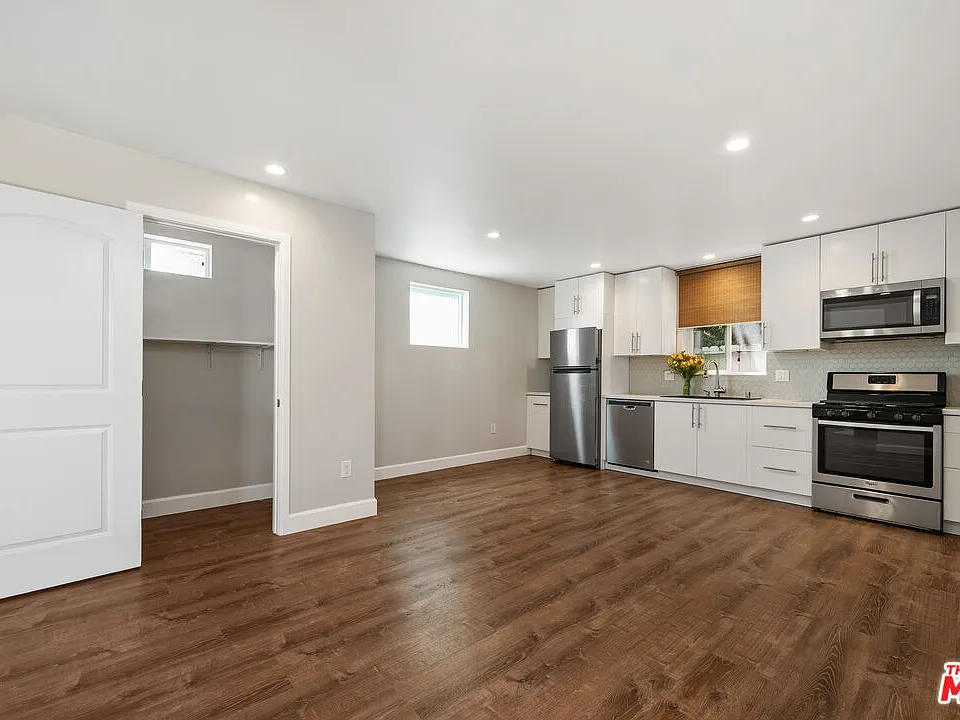 2325 Selby Ave