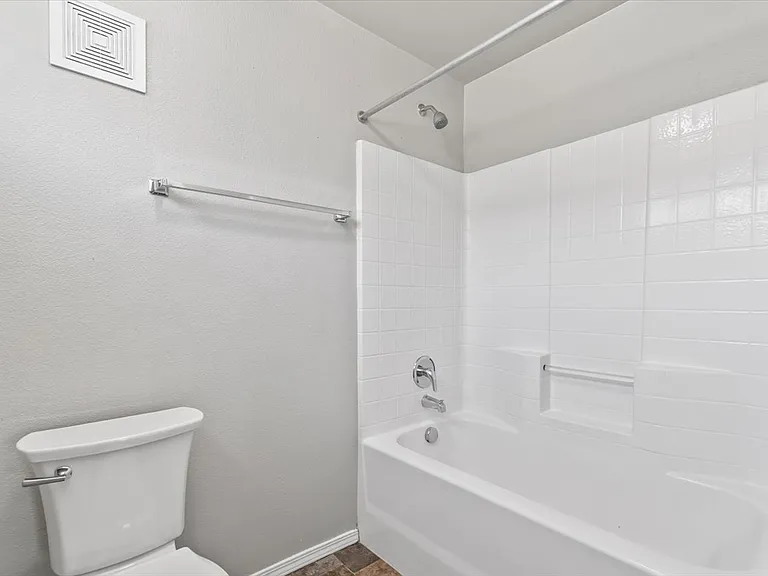 Creekside Apartments — Photo 25