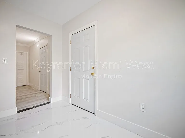 219 NW 10th Ave #4 — Photo 9