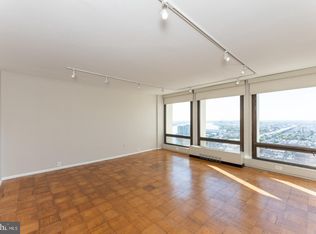 220 Locust St #24ES, Philadelphia, PA 19106