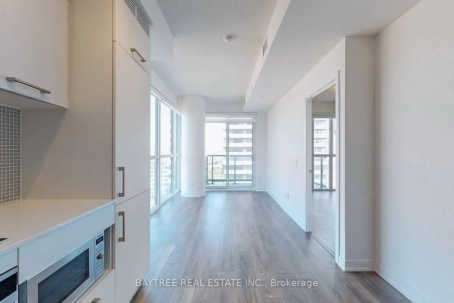 87 Peter St — Photo 2
