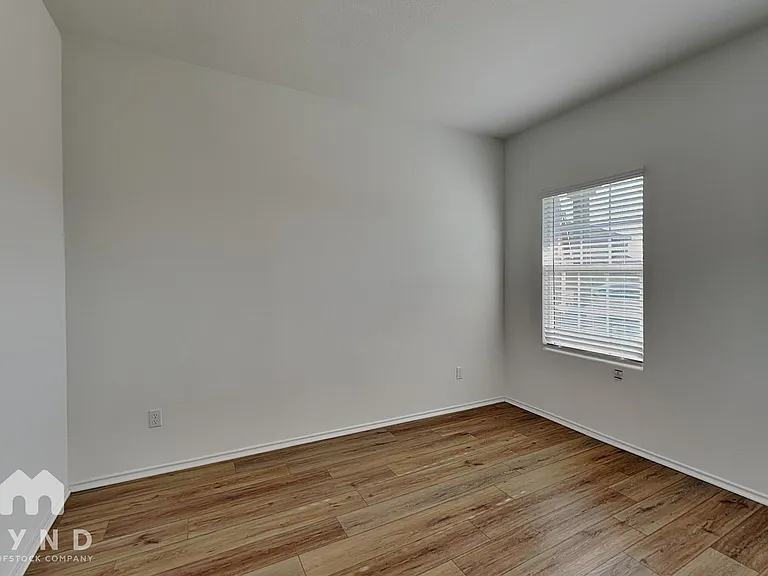428 Sebring Cir — Photo 3