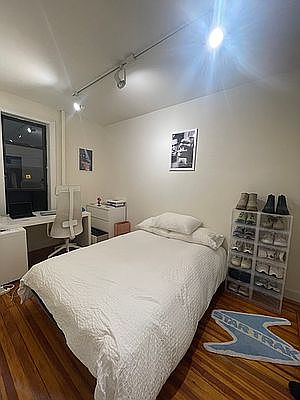 4th image of 227 E 50th St #25