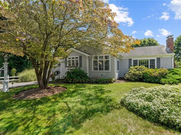 27 Church St, Barrington, RI 02806