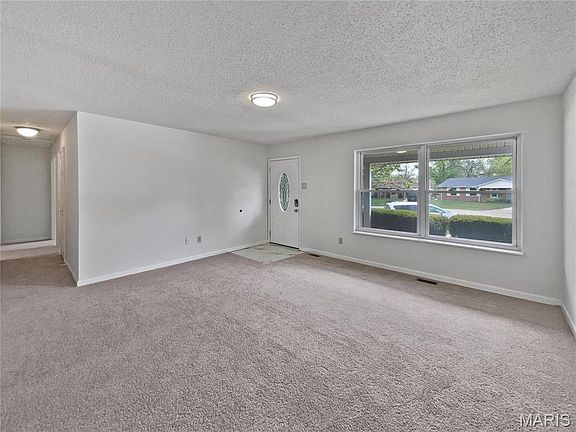 2nd image of 2331 Battlefield Dr