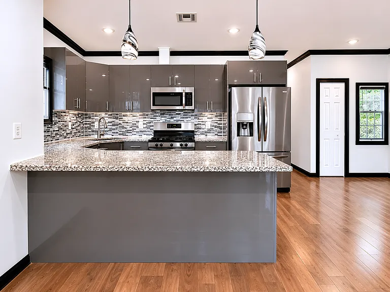 56 E 48th St #2 — Photo 3