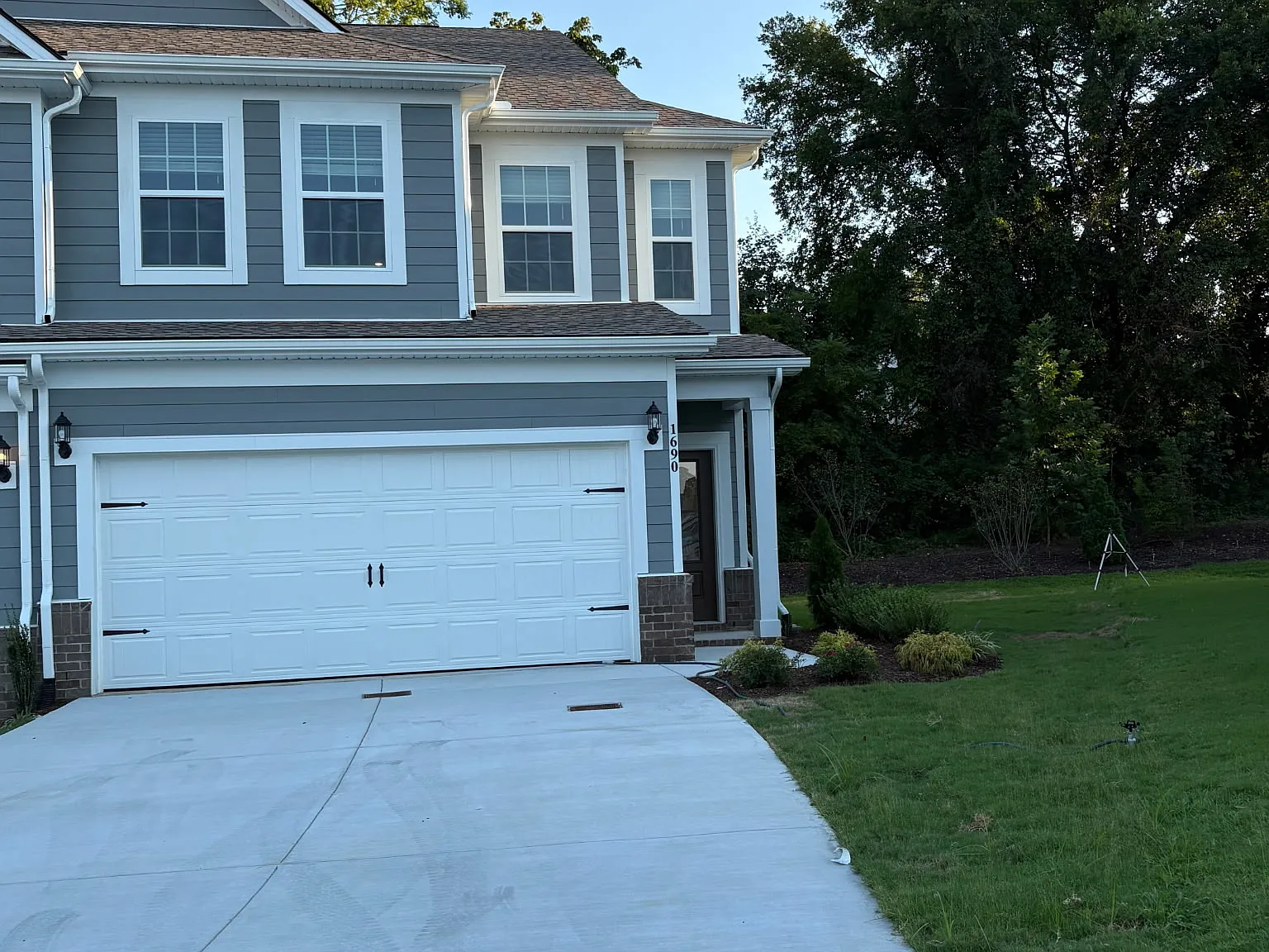 3 bed, 2.5 bath, 1673 sqft, $2,095 — Photo 1