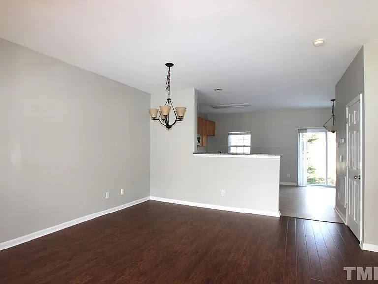 2840 Barrymore St #103 — Photo 3