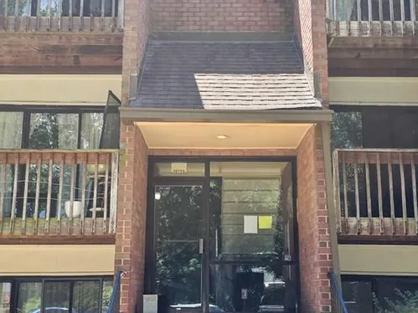 10725 West Dr APT 104, Fairfax, VA 22030