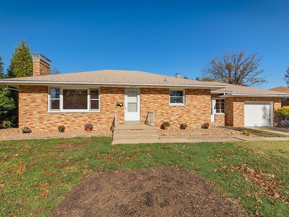 1st image of 609 Montclaire Ave