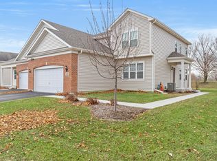 160 Valencia Pkwy #160, Gilberts, IL 60136