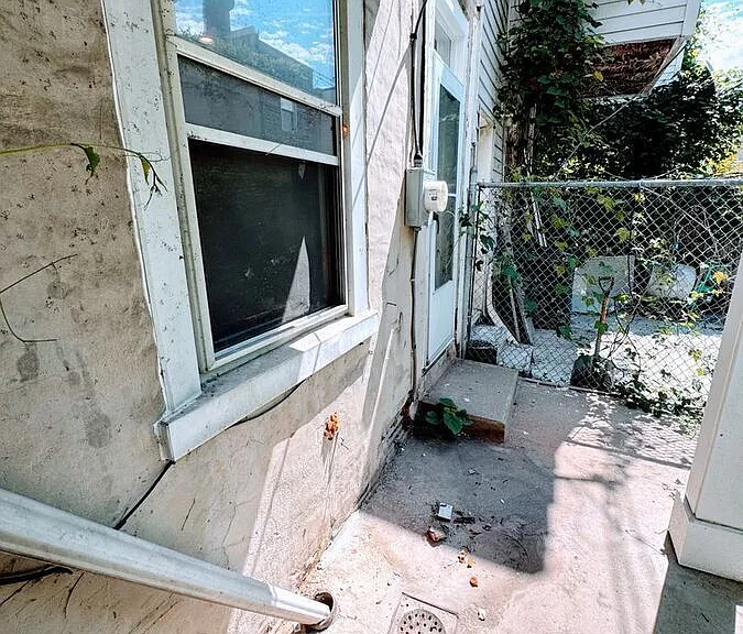 2738 W Oakdale St — Photo 25
