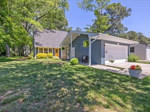 14 Huguenot Rd, Newport News, VA 23606